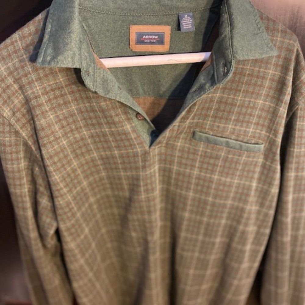 Shirt/sweater - Cotton/Poly blend;